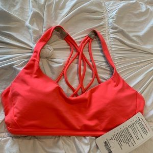 Lululemon Free To Be, size 6